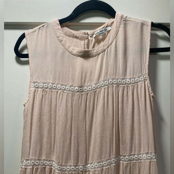 Elegant pale pink lace tiered sleeveless Dress - Picture 4 of 7